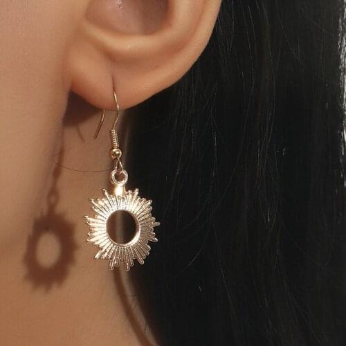 New Sun Flower Earrings Ins Fashion Simple Temperament Metal Hollow Earrings Wholesale Friends Gifts