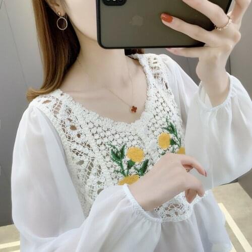 Room 200603 5 row 6 middle] real shooting lace stitching V-neck printing Pullover loose T-shirt 33