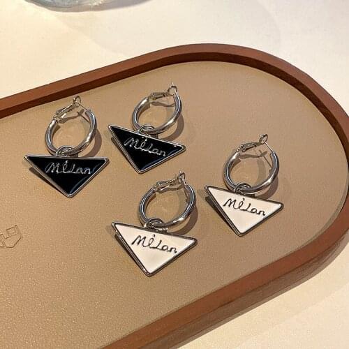 Nanny Womens Alloy Letter Carving Triangle Earrings S925 Auricular Needle Personality Fashion Hip Hop Jewelry Gift Wholesale