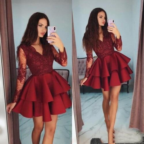 Fashion Celebrity Cocktail Dress Lovely Red V-Neck Long Sleeve Homecoming Dresses Stylish Tiered Beaded Lace Applique Short Pro