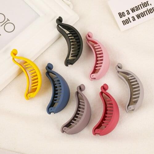 Candy Colors Banana Shape Hair Claws Girls Solid Sweet Hair Clips Women Vintage Ponytail Holder Hairpin Fashion Hair Accessories