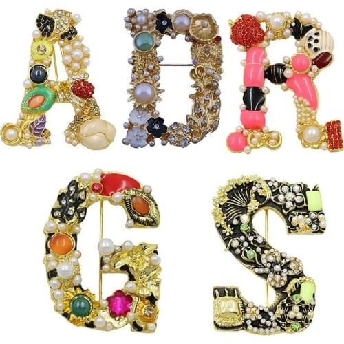 Gold metal Coat brooch pin luxurious crystal pearl letter lapel pin women jewelry multi enamel letter breastpin accessories