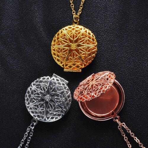 GRACE MOMENTS Vintage Pendants