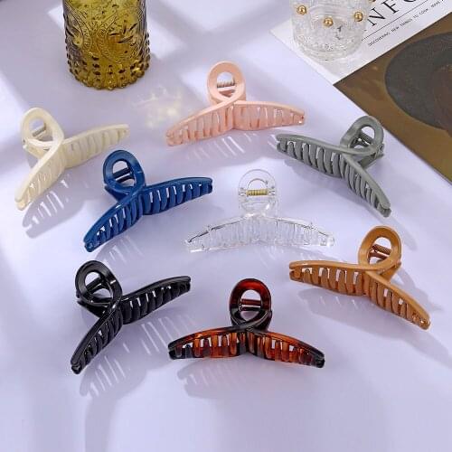 2020 Korea Hair Accessories New Hair Claws For Women Girls Large Claw Clip Fashion Crab Hair Tins Clamps Clips Solid Color