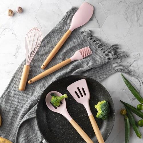 Kitchen Utensils Baking Tools Solid Kitchenware set Wood Handle With Storage Bucket Pink Silicone Kitchenware 11 Piece Set