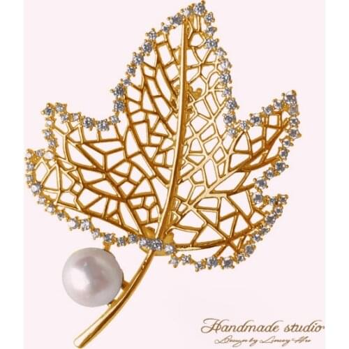 CCijiNG Brooches Women Freshwater Pearl Brooch Pins Zircon Jewelry Elegant Maple Leaf Lapel Pins Christmas Gift XZ0002
