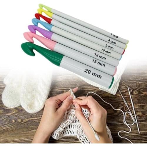 7 Pieces Huge Plastic Handle Crochet Hooks Set Large Size 7mm-20mm Colorful Sweater Knitting Needles Yarn Sewing Tools