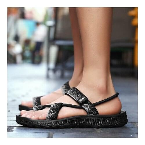 Summer Casual Sandals for Men New Men Beach Slippers Breathable Hole Flats Light Male Massage Shoes Men Sandals Slippers