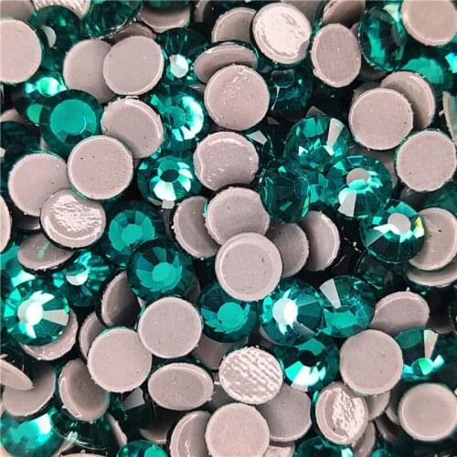 Top Quality Green Zircon Hot fix Rhinestones Super glitter Glass Strass Iron On stones For Fabric garment/Clothes DIY