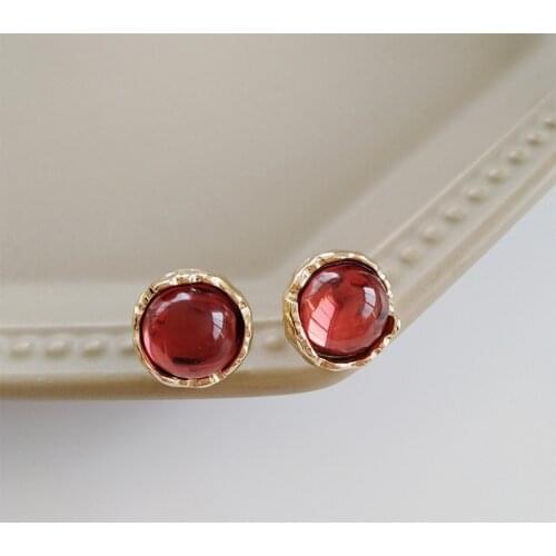 2020 New Fashion Quality European Baroque Retro Palace Style Small Blood Red Round Stone Earrings Non Piercing Earrings No Hole