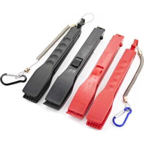 2PCS Fish Grip Plastic Holder Switch Lock Catch Fishing Gear Fishing Body Tongs Gripper Tackle Supplies