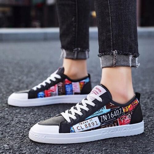 Trend Print Canvas Shoes Men Casual Fashion Flat Vulcanized Shoes Men Anime Sneakers Graffiti Board Shoes zapatillas deportivas