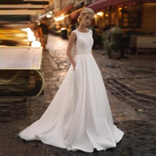 Scoop Neck Satin Wedding Gowns Appliqued Lace Backless Wedding Dresses 2020 robe de mariee Bride Dress With Pockets
