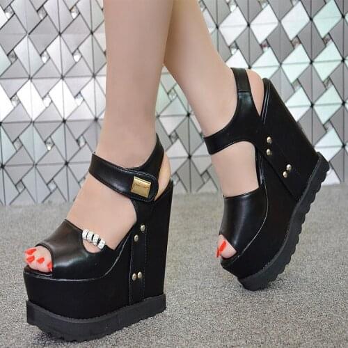 In 2021 the new wedge sponge with large base shoe stage increased female within 15 cm high heel sandals