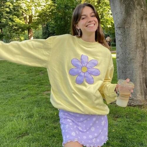 Patch Flower Designs Long Sleeve Sweatshirts Woman Round Neck Yellow Baggy Pullovers Women Sweet Casual Autumn Winter Clothes