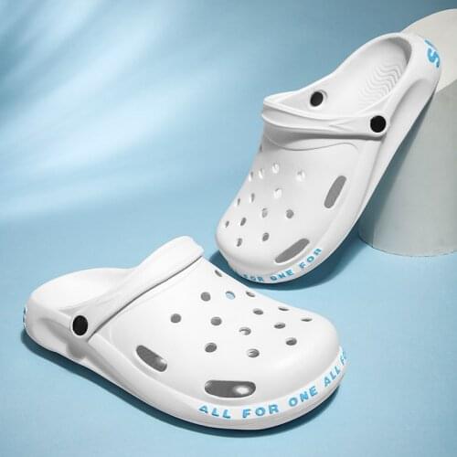 2021 New Sandals For Women Men Breathable Beach Shoes Fashion Garden Shoes Clog Trekking Wading Couple Slippers Light Size 36-45