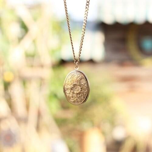 Put Picture Photo Frame DIY Pendant Flower Carving Necklace Creative Design Retro Carved Stainless Steel electroplate Gold