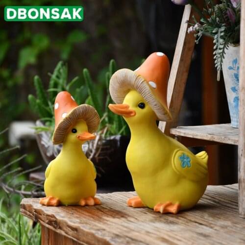 Mushroom Straw Hat Small Yellow Duck Ornaments Resin Animal Duck Decor Statues Outdoor Courtyard Garden Landscape Home Decor