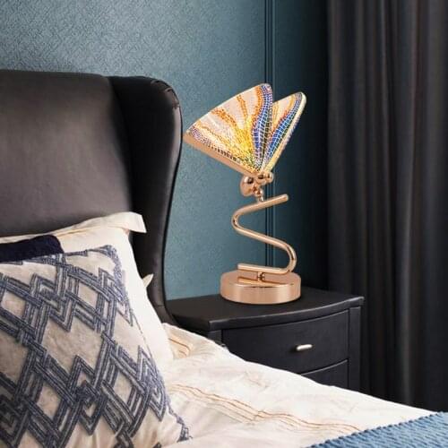 Acrylic Butterfly Table Lamp, Pastoral Style Golden Base, Acrylic Wings Insect Bedside Lamp, Decorative Night Light
