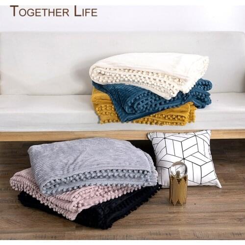 Fleece Blanket for Bed Soft Sofa Blanket With Tassel Balls Throw Blanket Microfiber Blanket Winter Warm Bedspread for Girls Koce