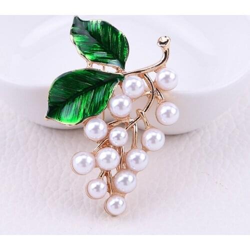 Beadsland Alloy Dropping Oil Inlaid Pearl Brooch Grape Shape Fashionable High-end Clothing Accessories Pin Woman Gift