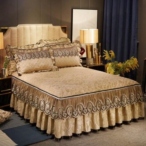 European Warm Thicken Plush Quilted Bed Skirt Soft Velvet Padding Cotton Bedspread Queen Size Bed Cover Not Including Pillowcase