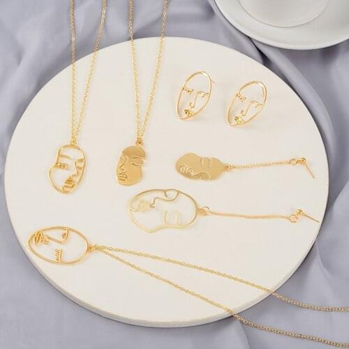 Fashion Pendant Necklaces for Women Portrait Statement Smiley Design 2021 Necklaces Simple Design Necklaces Jewelry Wholesale