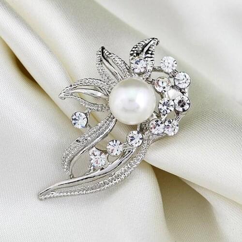 Cute Classic And Elegant Female Scarf Buckle Pearl Brooch Collar Pin Color White Brooch