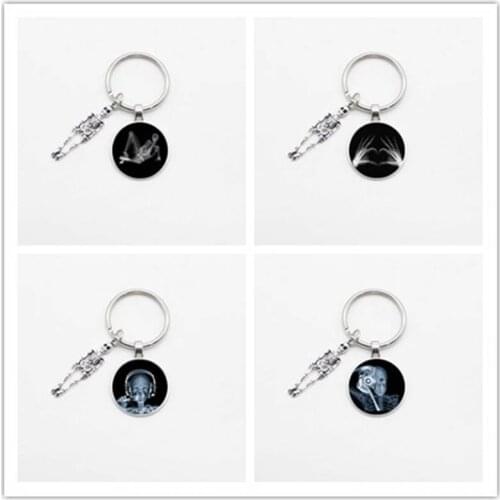 Vintage X-ray Film Skull Pendant Keychain Men and Women Glass Dome Jewelry Gifts for Nurses and Doctors Souvenir Jewelry