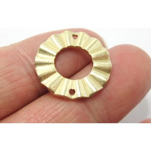 Brass round charm connector 18x1.8mm Raw brass earrings wavy round pendant -20pcs R1196
