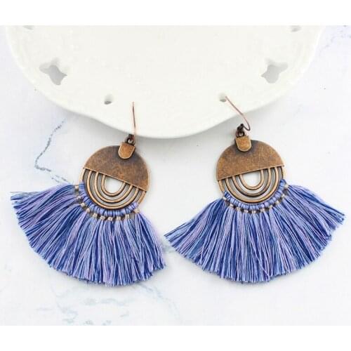 Round with tassels Similar shell shapes Personality fashion celebrity style Simple earrings Fits all people