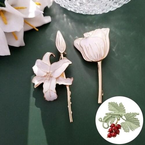 NEW Elegant Retro Enamel Green Plant Leaf Metal Pin Pearl Flowers Brooches For Women Collar Accessories Jewelry Gifts