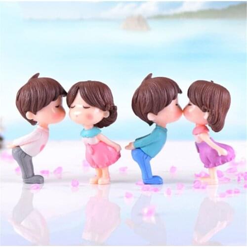 2pcs/set Kiss Couple Shape Resin Ornaments boy girl lover Cartoon Doll Kawaii Cute Car Decoration Car Interior Pendant