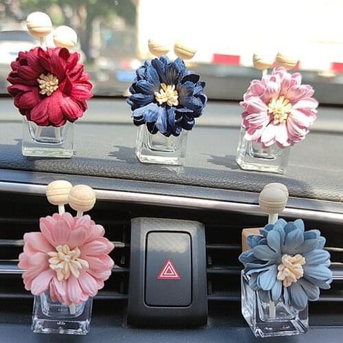 30pcs Empty Refillable Car Perfume Glass Bottle with Perfume Clip,Fabric Daisy Flowers Car Aromatherapy Essential Oil Diffuser