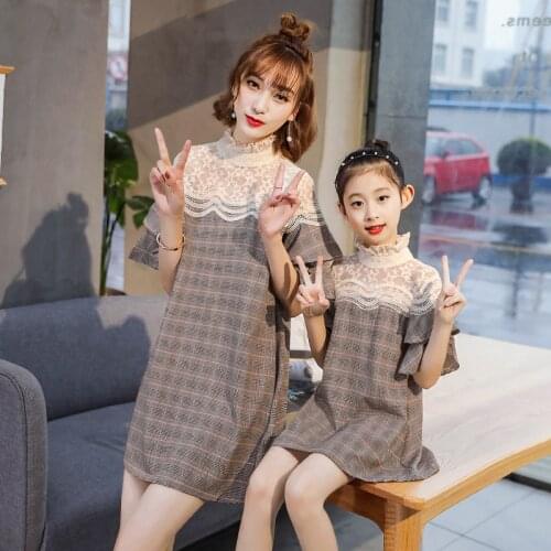 2018 New Family Matching Outfits Mother Daughter Lace Dresses Half Flare Sleeve Girls Princess Dress Wedding Party Clothes D49