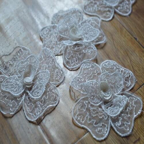 Somelace (2pcs/lot)New Arrival Beautiful Wedding Dress Decorated WHITE 3D organza Flower Applique Sew On Lace Patches 16071015