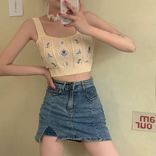 2021 Women Knitted Sleeveless Crop Top Sweet Floral Embroidery Slim Short Vest Sexy Square Neck Harajuku Camis Tank Sweater