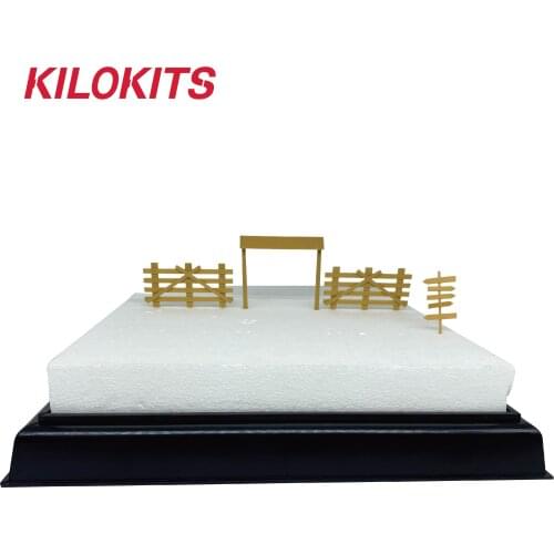 1/35 Scale Landscape Base 30x30cm with Plastic Unpainted Farming Fences and Road Sign