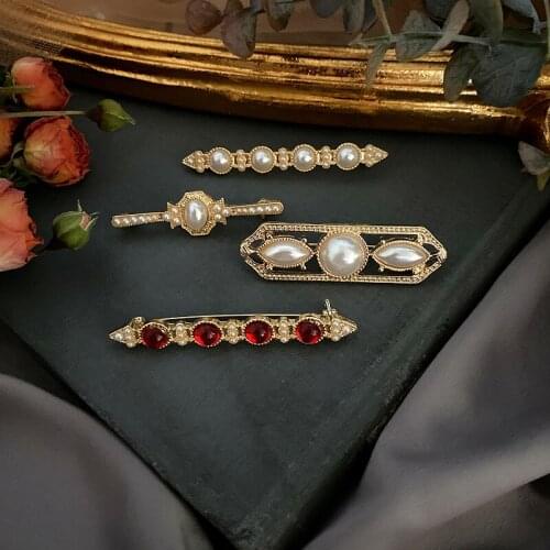 Japanese sweet Brooch womens light proof buckle baroque pearl compact versatile Brooch 2019 new accessories fashion