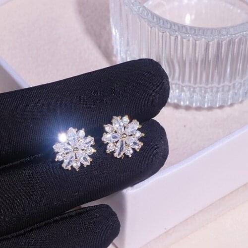 Trendy Shining Cubic Zircon Flower Shape Stud Earrings for Women Girls Romantic Crystal Stud Ear Wedding Jewelry Accessories