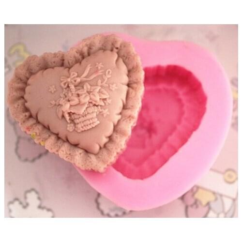 8.3*8.3*3.1CM Heart-shaped flower basket pattern Silicone cake mold / handmade soap mold / chocolate mold clay craft mould