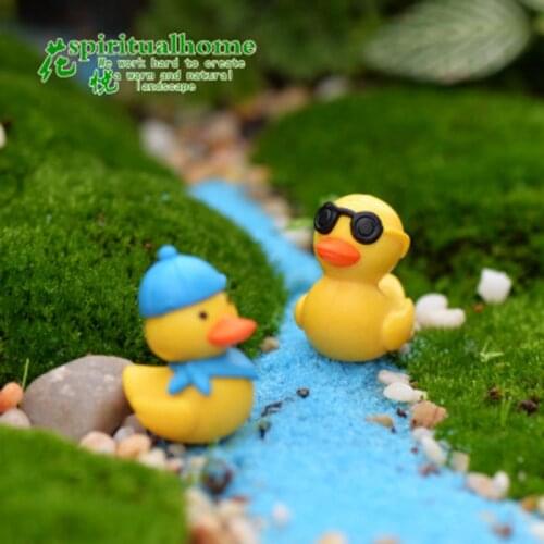 ZOCDOU 2 Pieces Glasses Duck Swim Cartoon Quacker Pato Model Small Statue Figurine Mini Crafts Ornament DIY Garden Decoration