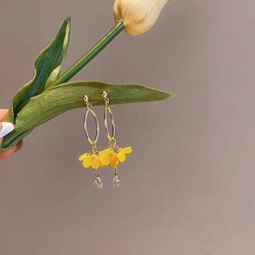 Korean Long Rhinestone Yellow Flowers Dangle Earrings for Women 2021 New Fashion Sweet Jewelry Female Elegant Petal Drop Earring