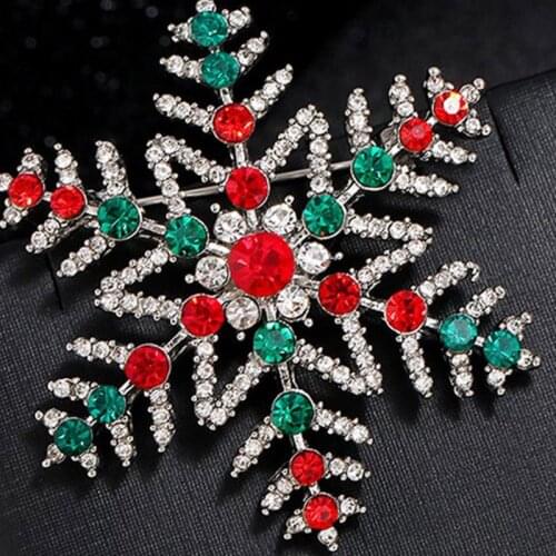 Elegant Portable Christmas Pins Wreath Ladies Brooches Lots Shape Brooch Pin