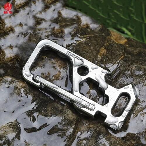 1PCS Multifunction Luxury Car Keychain Screwdriver Multifunction Wrench Outdoor Camping Beer Bottle Opener