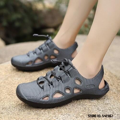 New Men Fashion Footwear 2021 Outdoor Lightweight Hole Clogs Sandals Fper Garden Shoes Adulto Hombre