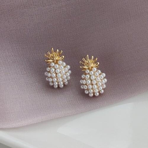 Simple Temperament Pineapple Pearl Earrings Womens French Retro High-quality Temperament New Hypoallergenic Earrings