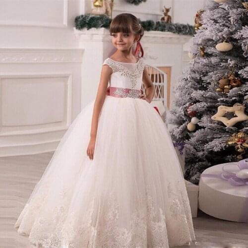 Fashion Girl Dresses Formal Appliques O-neck Long Sleeves Ball Gown Sheer Lace First Communion Gown Pageant Dresses
