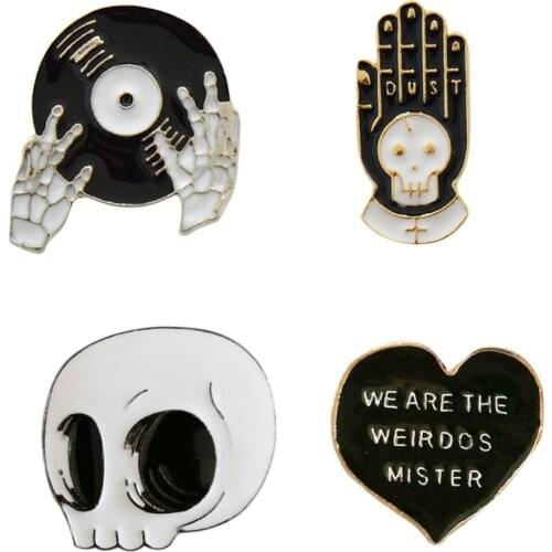 New Halloween 4pcs/set Cute Skull Hand Brooches Pin Set Heart Enamel Collar Badge Pin Homme Broaches Clothing Accessories Gifts