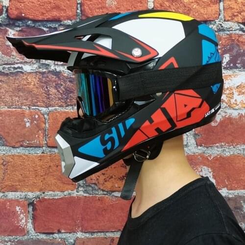 Motorcycle helmets, cross country mountain bicycle helmets, four stations I am a powerful hill